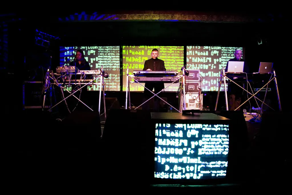 Bloc Weekend 2008 — documentary, event and music photograph in Hemsby-on-Sea, Norfolk, UK, frame 101 of 151.